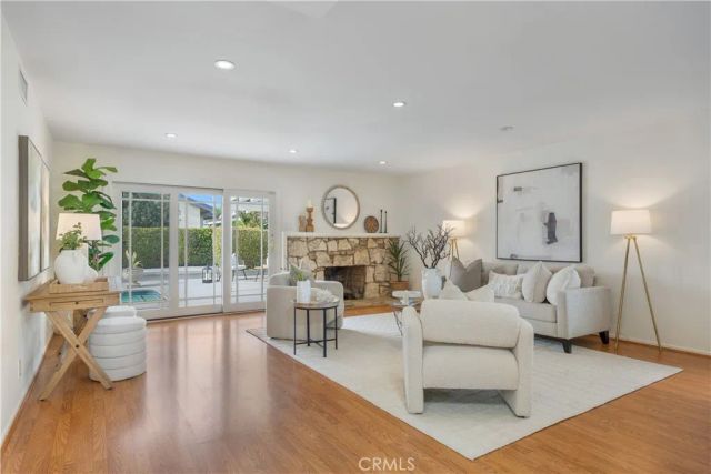 4657 Hazelnut Avenue, Seal Beach, CA 90740