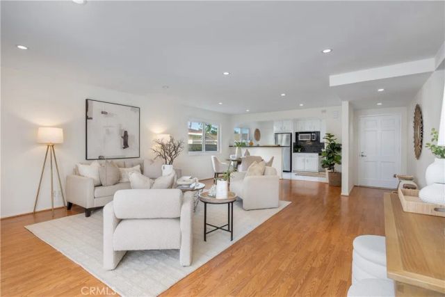4657 Hazelnut Avenue, Seal Beach, CA 90740