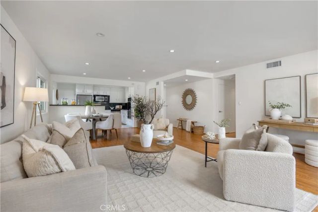 4657 Hazelnut Avenue, Seal Beach, CA 90740