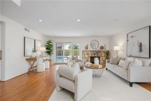 4657 Hazelnut Avenue, Seal Beach, CA 90740