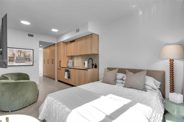 121 NE 5th Street 912B, Miami, FL 33132
