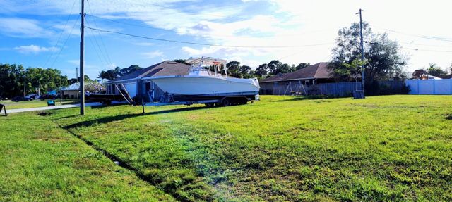 2772 SE Garfield Avenue, Port St Lucie, FL 34952
