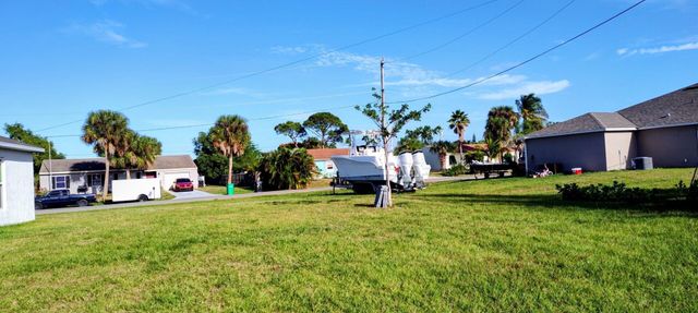 2772 SE Garfield Avenue, Port St Lucie, FL 34952