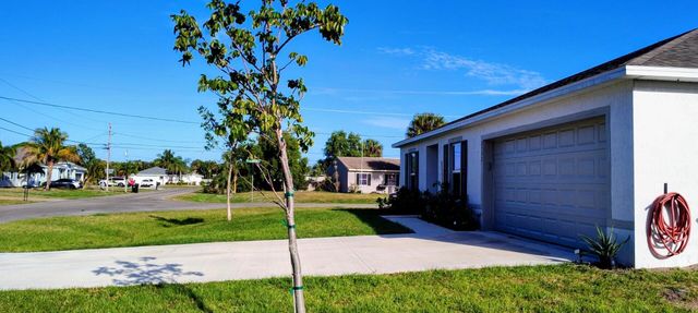 2772 SE Garfield Avenue, Port St Lucie, FL 34952
