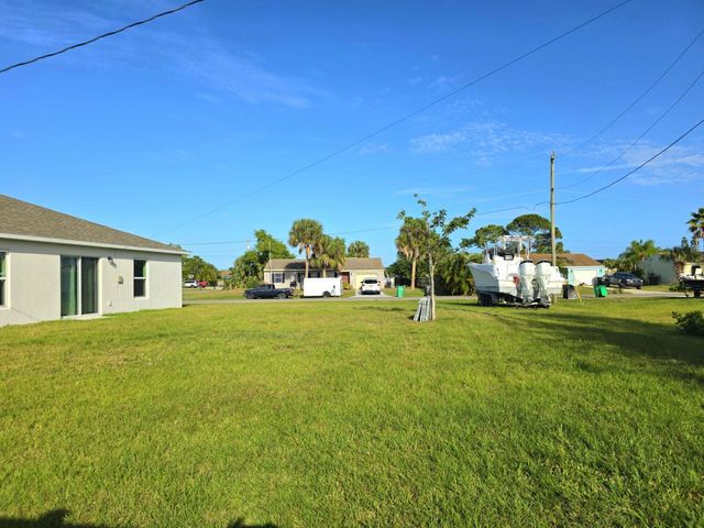 2772 SE Garfield Avenue, Port St Lucie, FL 34952