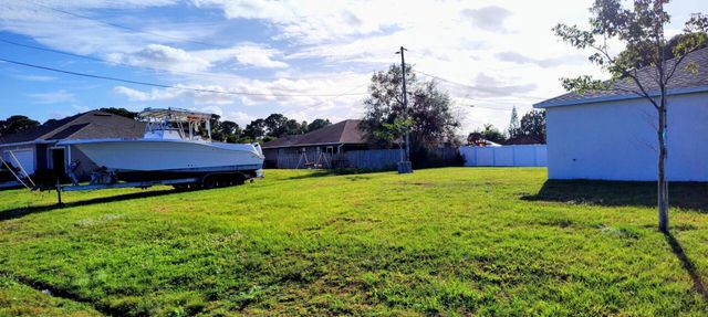 2772 SE Garfield Avenue, Port St Lucie, FL 34952