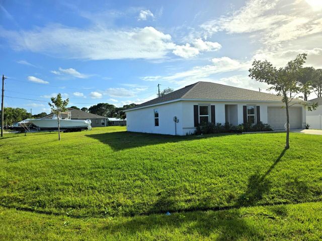 2772 SE Garfield Avenue, Port St Lucie, FL 34952