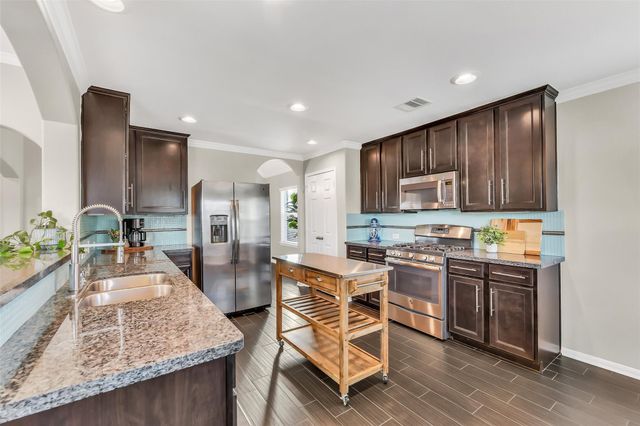 1813 Oakbranch Drive, Pearland, TX 77581