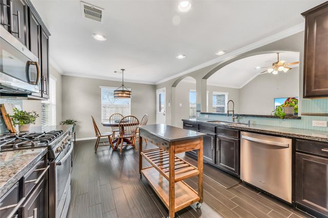 1813 Oakbranch Drive, Pearland, TX 77581