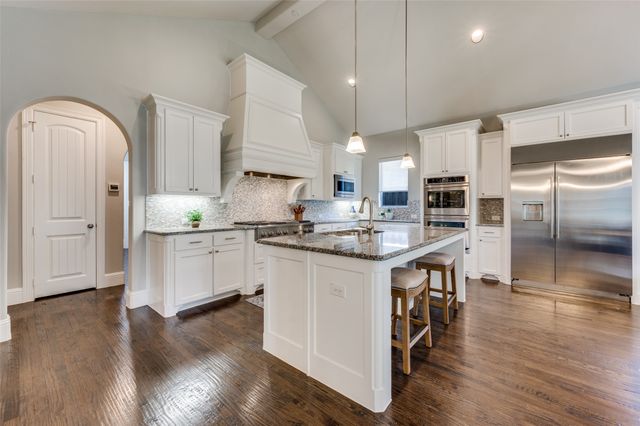 628 Creekway Drive, Irving, TX 75039