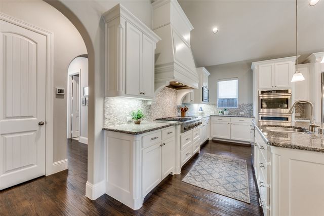 628 Creekway Drive, Irving, TX 75039