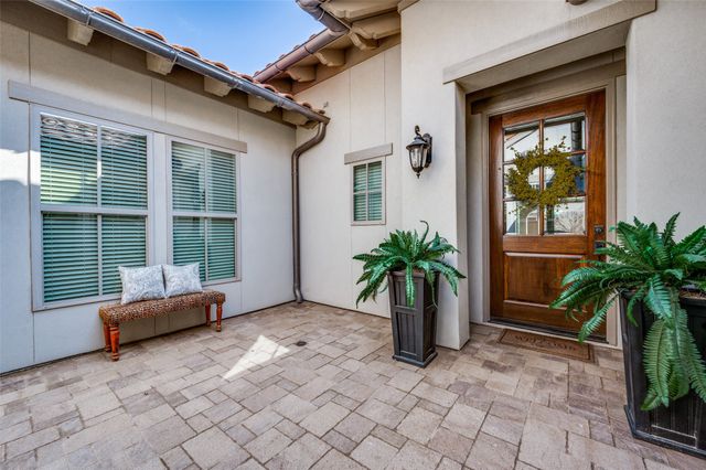 628 Creekway Drive, Irving, TX 75039