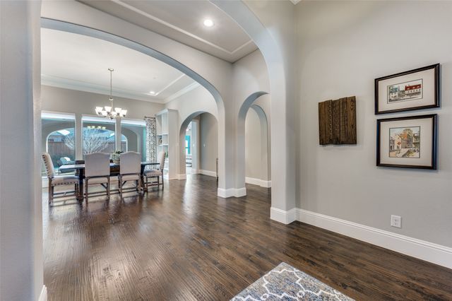 628 Creekway Drive, Irving, TX 75039