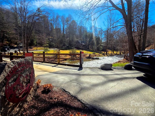 115 Fragrant Pine Drive 105, Waynesville, NC 28785