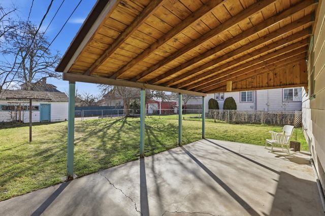 1012 E Augusta Ave, Spokane, WA 99207