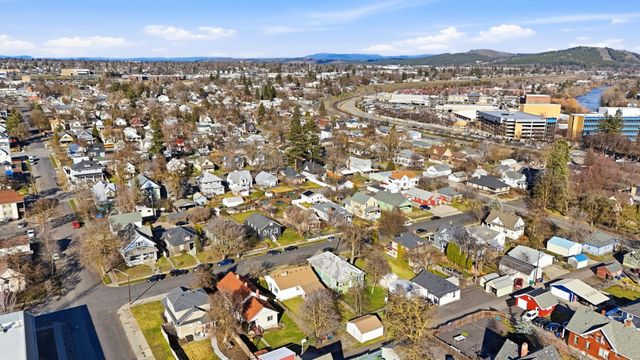 1012 E Augusta Ave, Spokane, WA 99207