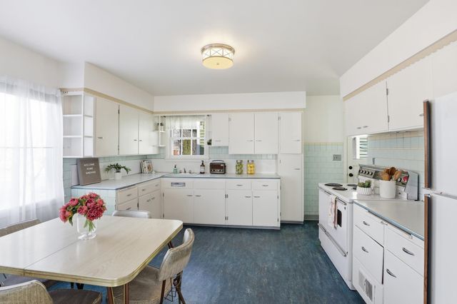 1012 E Augusta Ave, Spokane, WA 99207