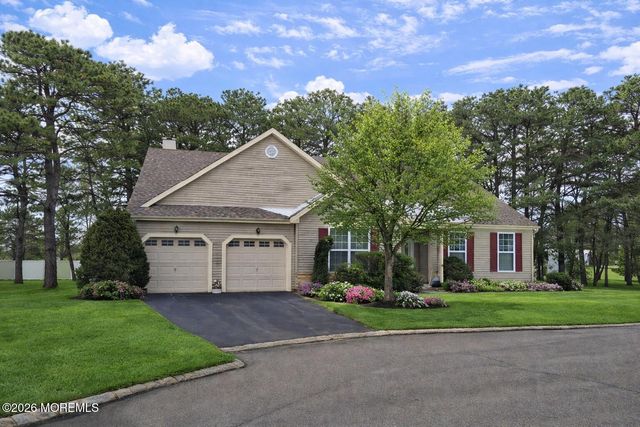 18 Fieldstone Court, Whiting, NJ 08759