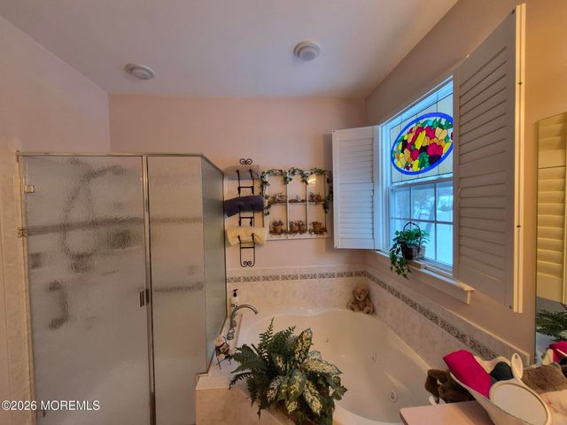 18 Fieldstone Court, Whiting, NJ 08759