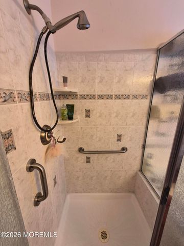 18 Fieldstone Court, Whiting, NJ 08759