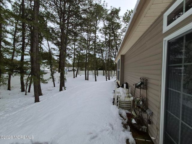 18 Fieldstone Court, Whiting, NJ 08759