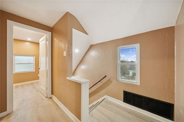 559 Hamil Rd, Verona, PA 15147