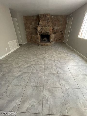 656 Greenbriar Townhouse Way, Las Vegas, NV 89121