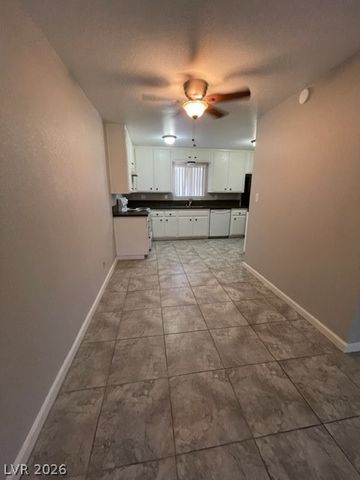 656 Greenbriar Townhouse Way, Las Vegas, NV 89121