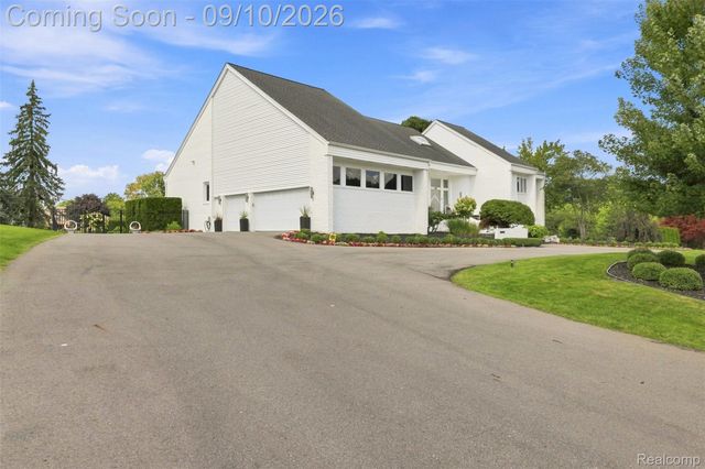 3802 Columbia Drive, Bloomfield Hills, MI 48302