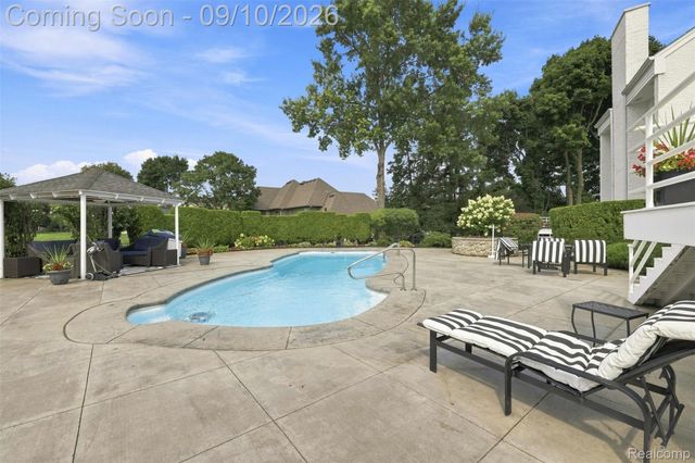 3802 Columbia Drive, Bloomfield Hills, MI 48302