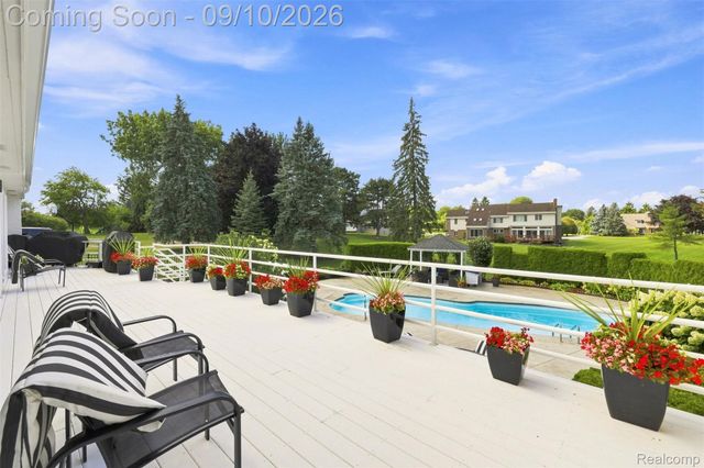 3802 Columbia Drive, Bloomfield Hills, MI 48302
