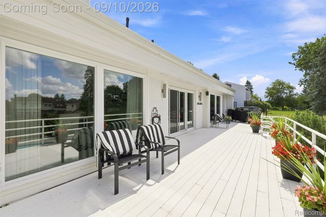 3802 Columbia Drive, Bloomfield Hills, MI 48302