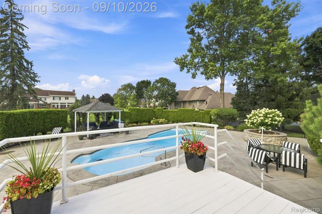 3802 Columbia Drive, Bloomfield Hills, MI 48302