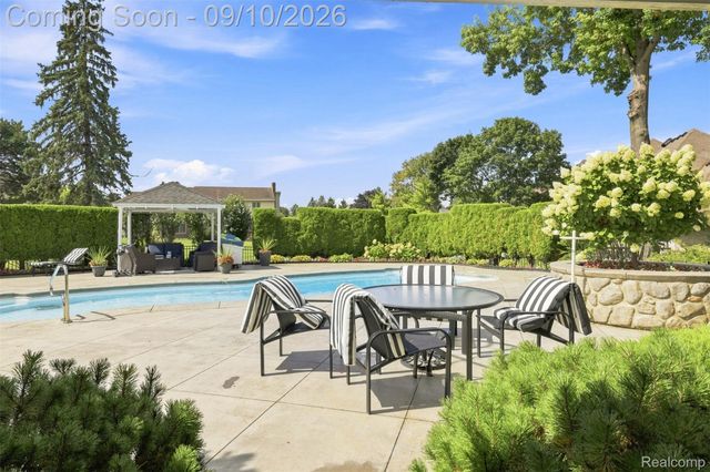 3802 Columbia Drive, Bloomfield Hills, MI 48302