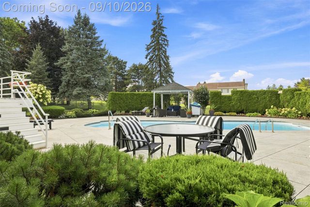 3802 Columbia Drive, Bloomfield Hills, MI 48302