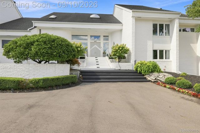 3802 Columbia Drive, Bloomfield Hills, MI 48302
