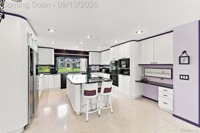 3802 Columbia Drive, Bloomfield Hills, MI 48302