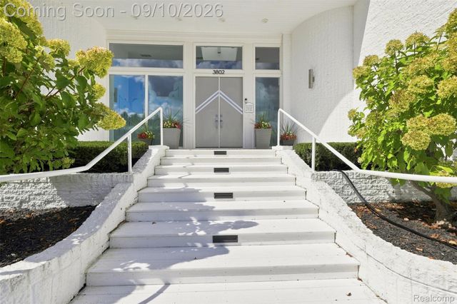 3802 Columbia Drive, Bloomfield Hills, MI 48302