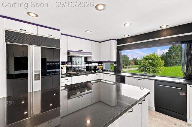 3802 Columbia Drive, Bloomfield Hills, MI 48302