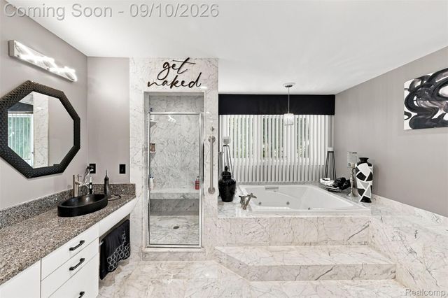3802 Columbia Drive, Bloomfield Hills, MI 48302