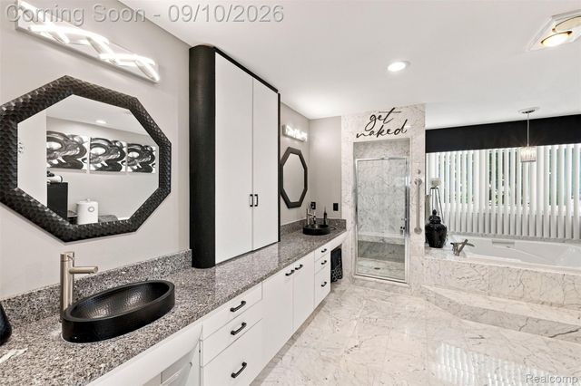 3802 Columbia Drive, Bloomfield Hills, MI 48302