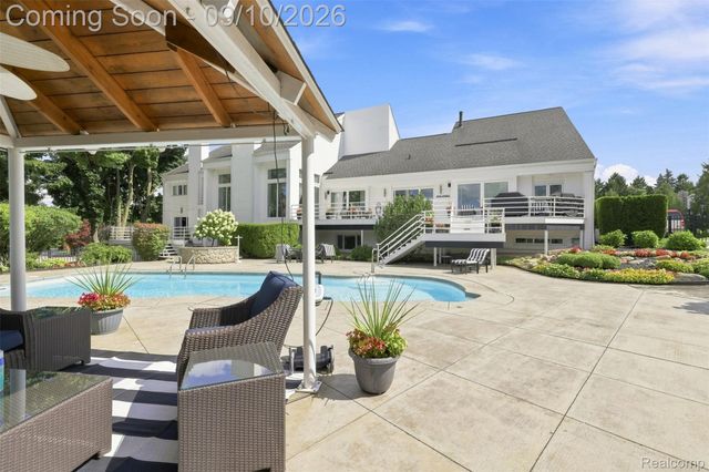 3802 Columbia Drive, Bloomfield Hills, MI 48302