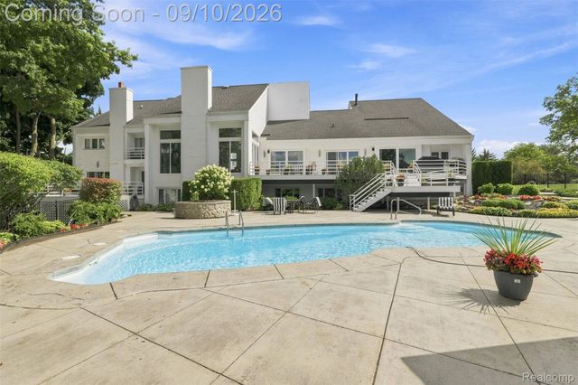 3802 Columbia Drive, Bloomfield Hills, MI 48302