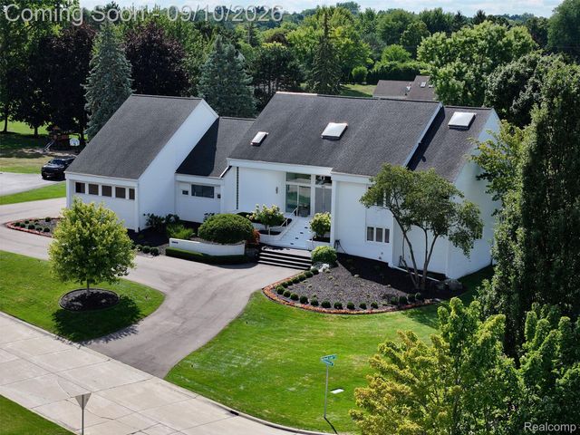 3802 Columbia Drive, Bloomfield Hills, MI 48302