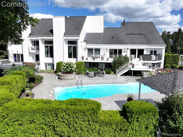 3802 Columbia Drive, Bloomfield Hills, MI 48302