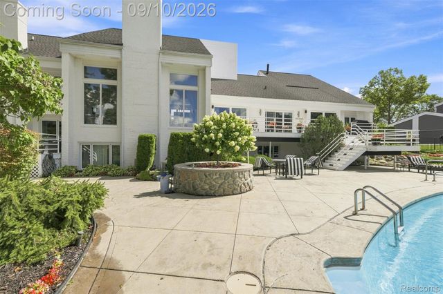 3802 Columbia Drive, Bloomfield Hills, MI 48302