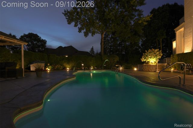 3802 Columbia Drive, Bloomfield Hills, MI 48302