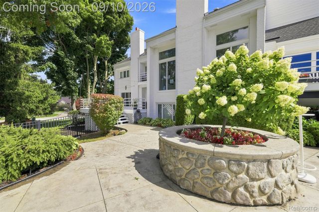 3802 Columbia Drive, Bloomfield Hills, MI 48302