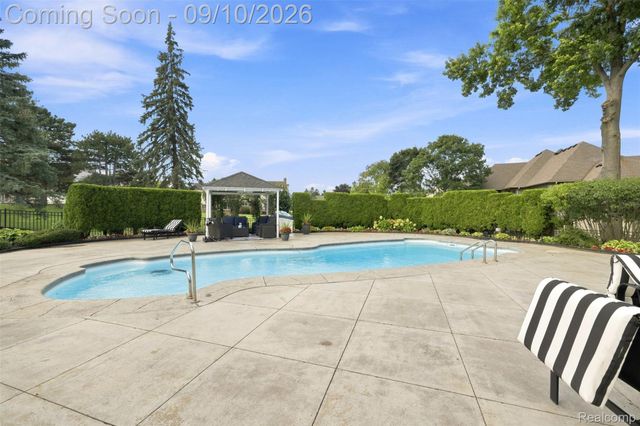 3802 Columbia Drive, Bloomfield Hills, MI 48302