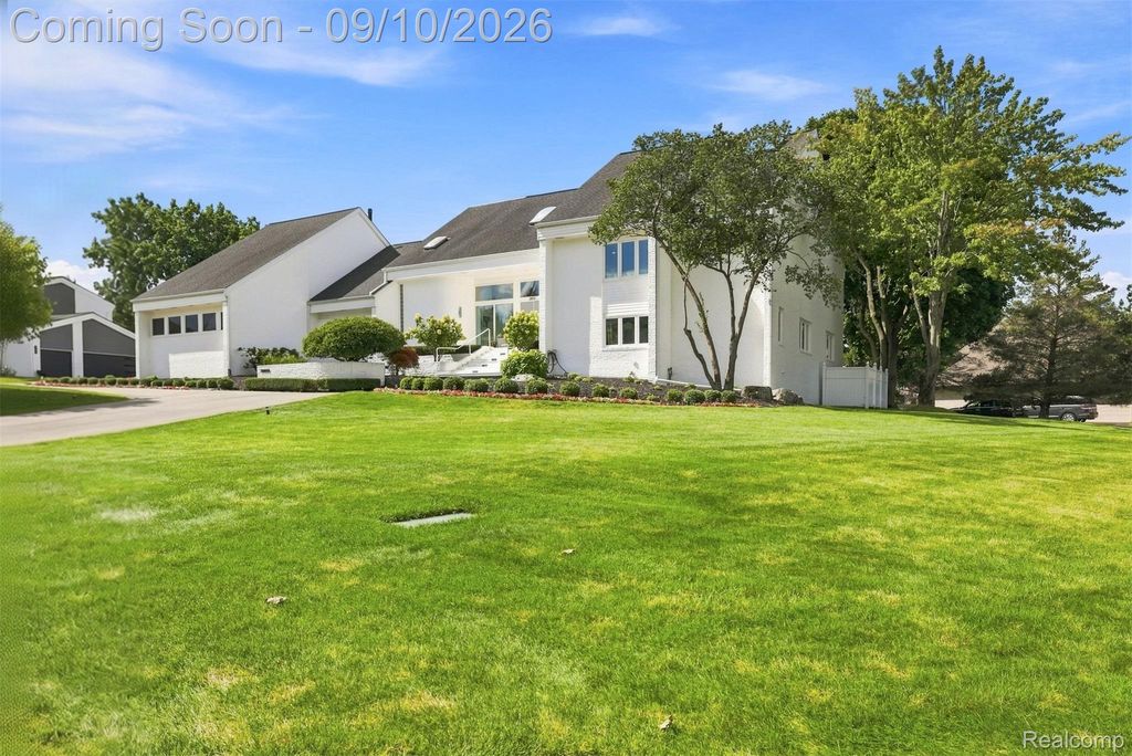 3802 Columbia Drive, Bloomfield Hills, MI 48302